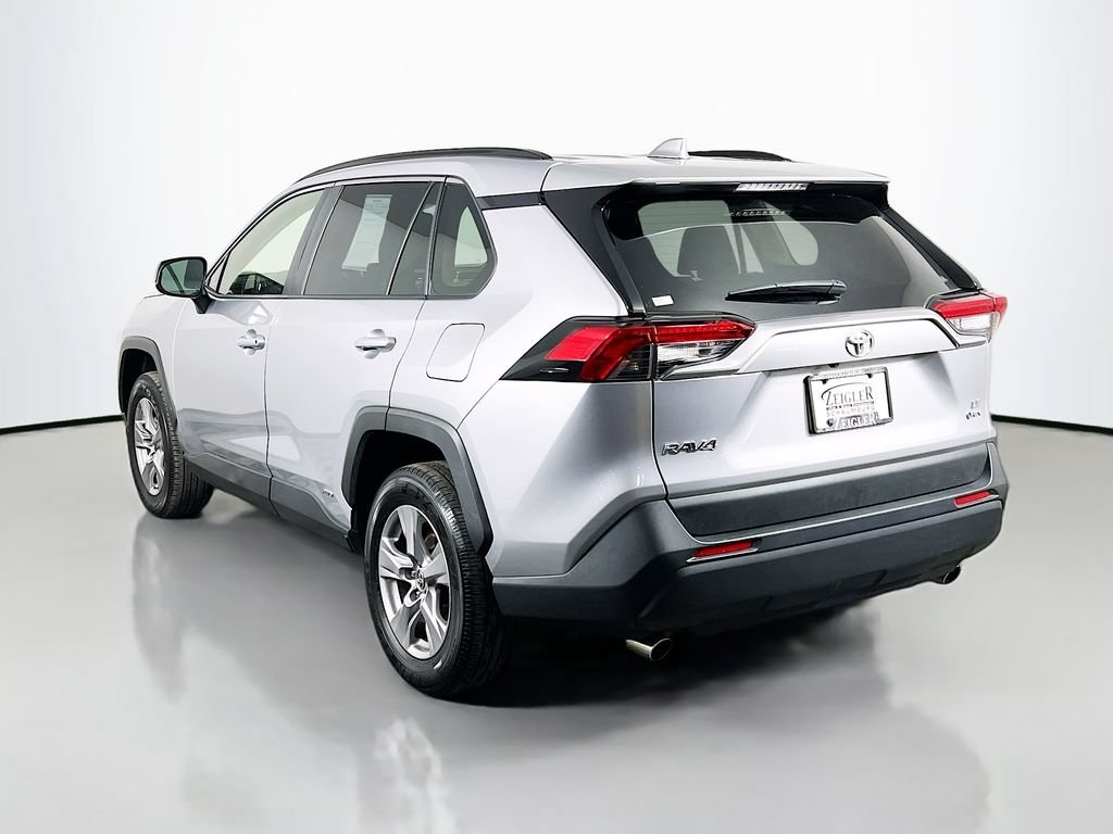 Used 2025 Toyota RAV4 LE AWD/4WD image 5