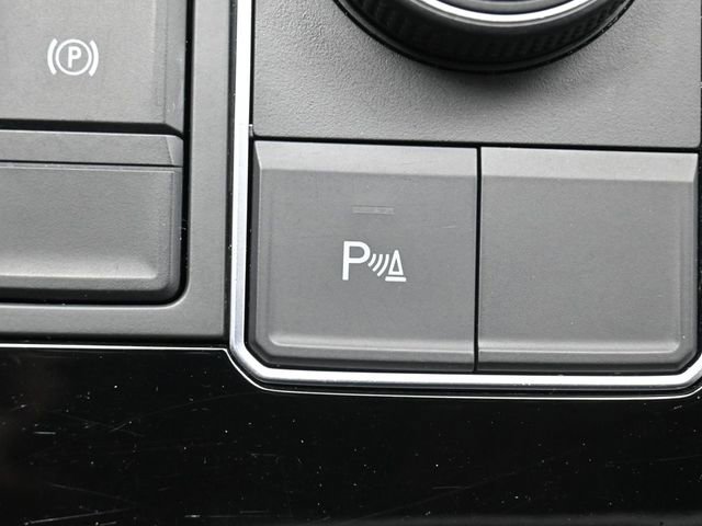 Used 2023 Volkswagen Atlas Cross Sport SEL R-Line AWD/4WD image 28