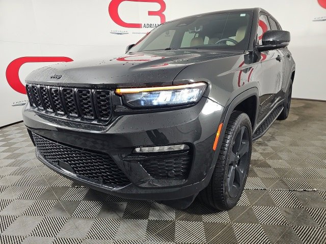 Certified 2024 Jeep Grand Cherokee Limited w/ Luxury Tech Group II image 3