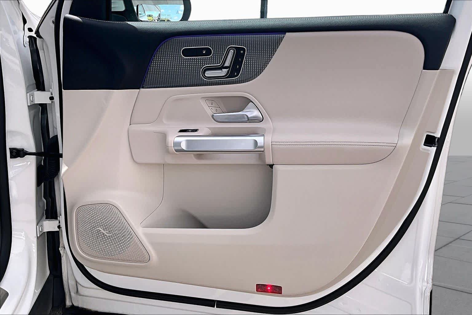 Certified 2023 Mercedes-Benz EQB 300 4MATIC w/ Exclusive Package image 22