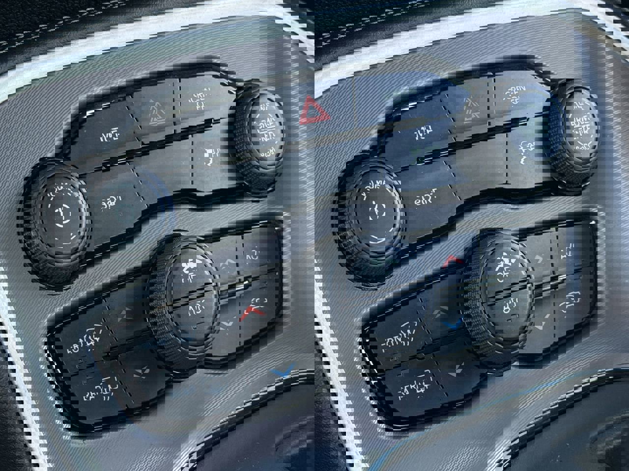 Used 2022 Dodge Challenger SXT w/ Blacktop Package image 18