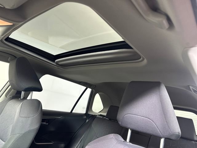 Used 2020 Toyota RAV4 XLE w/ Convenience Package image 12