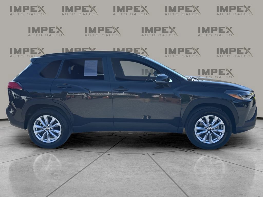 Used 2024 Toyota Corolla Cross LE image 6