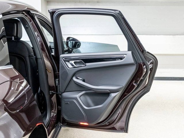 Used 2025 Porsche Macan image 38