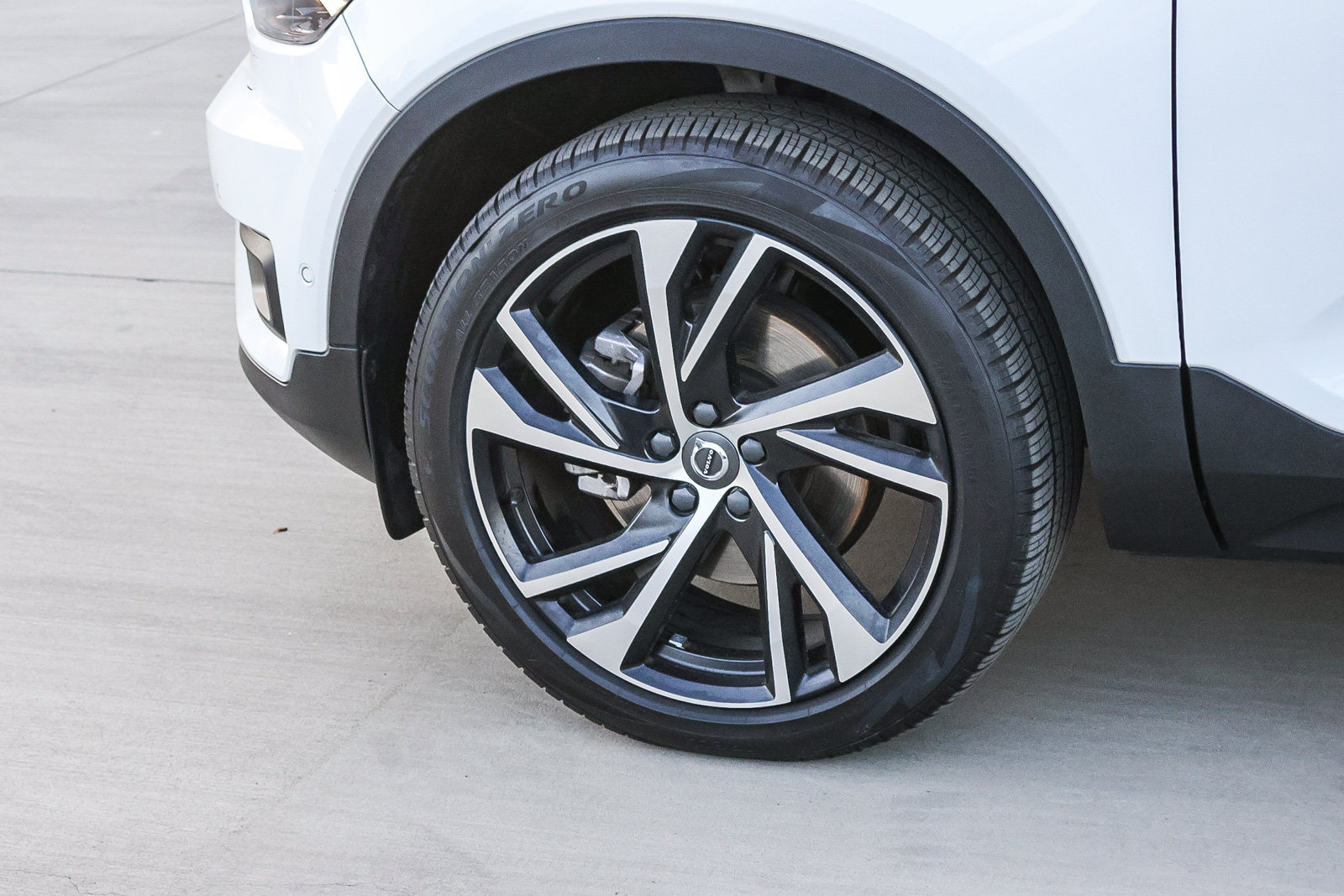 Used 2022 Volvo XC40 T4 R-Design w/ Advanced Package FWD image 10