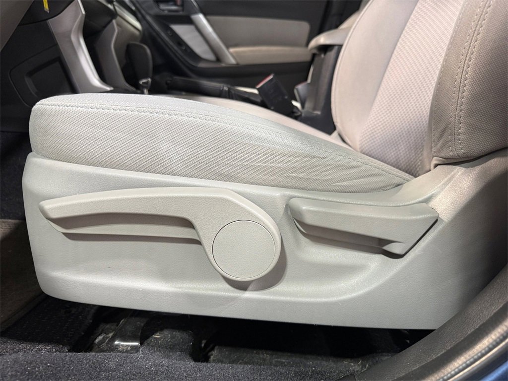 Used 2015 Subaru Forester 2.5i w/ Alloy Wheel Package image 10