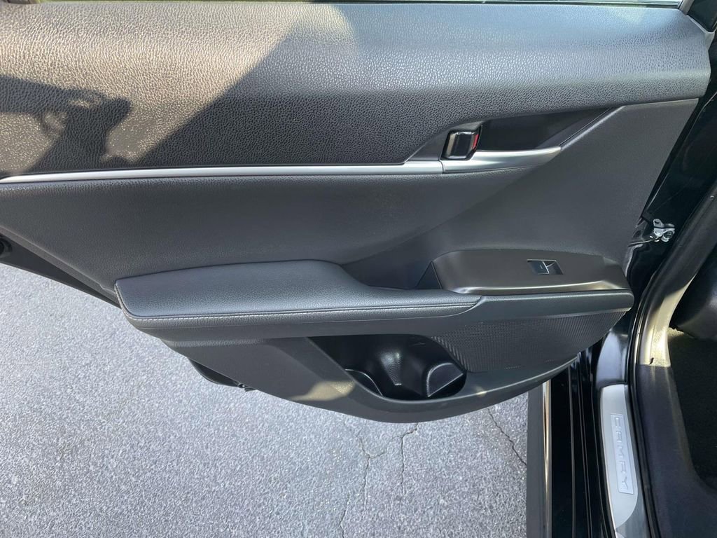 Used 2023 Toyota Camry XSE image 18