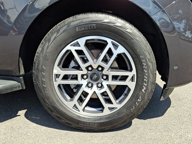 Certified 2025 Ford Expedition Active AWD/4WD image 9