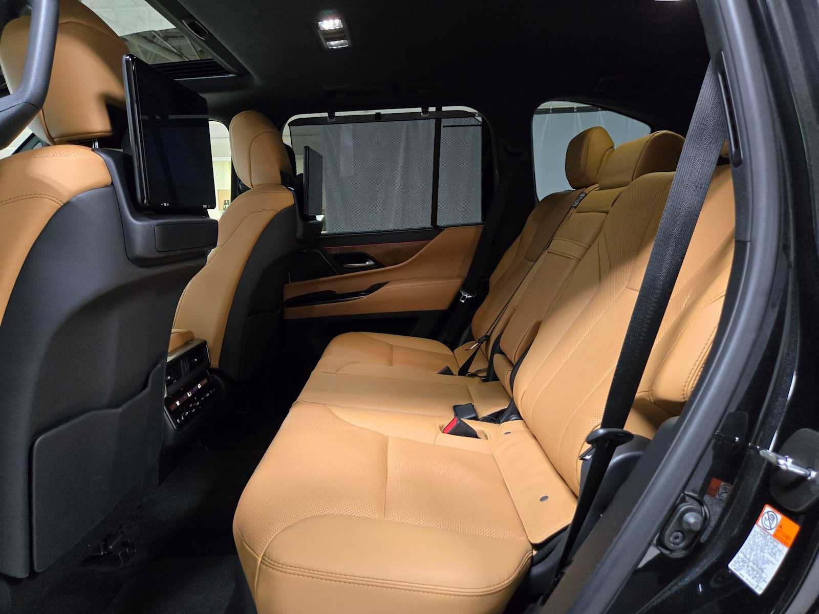 Used 2026 Lexus LX 600 4WD w/ Appearance Package image 16