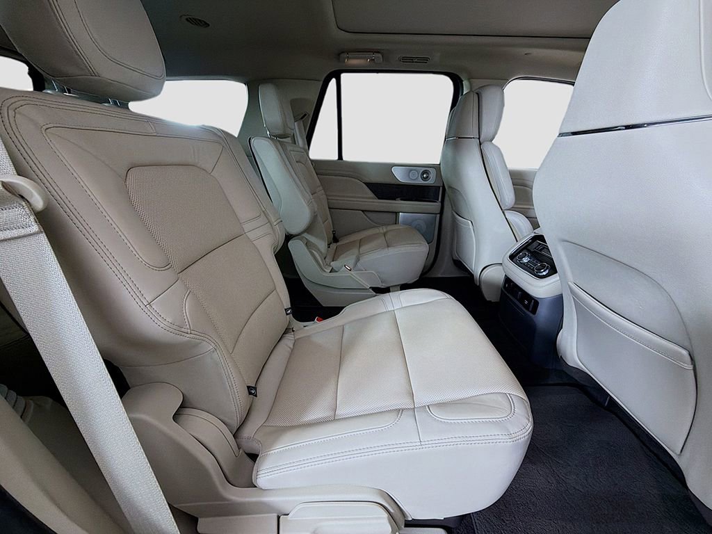 Used 2021 Lincoln Navigator Reserve w/ Luxury Package image 28