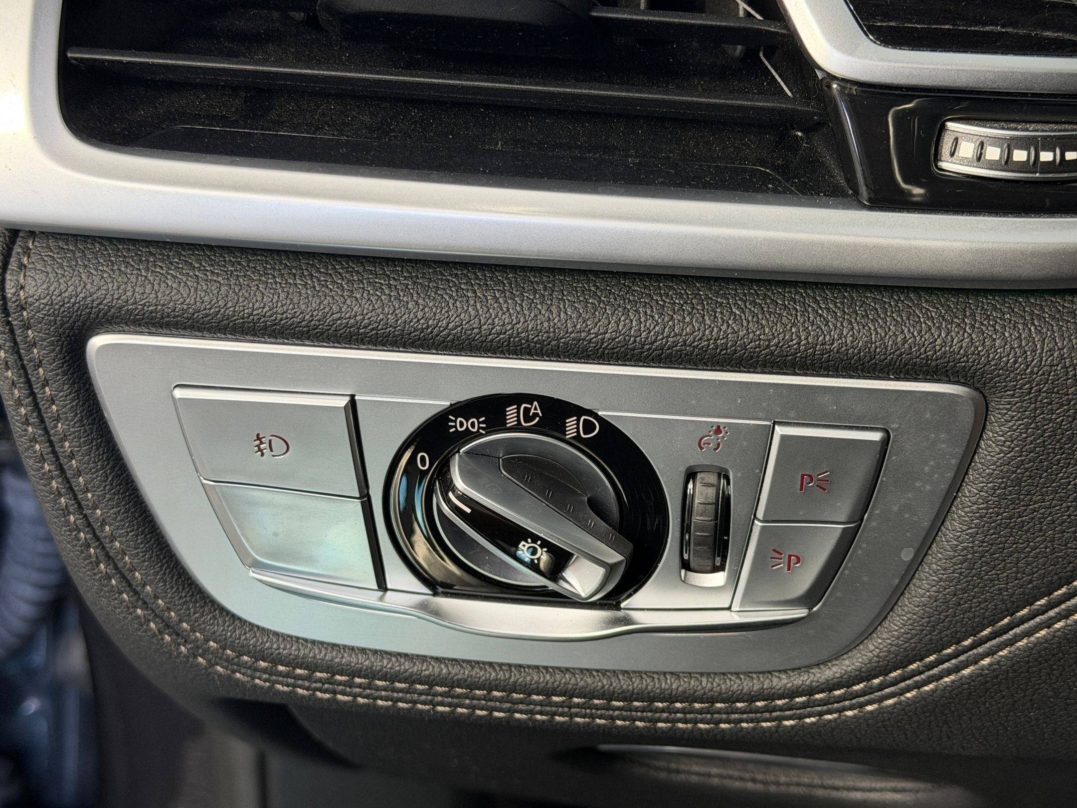 Used 2019 BMW 740i w/ Executive Package RWD image 18