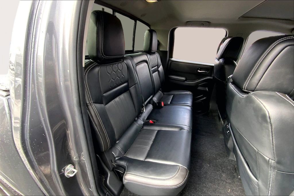 Used 2023 Nissan Frontier SV w/ SV Premium Package image 17