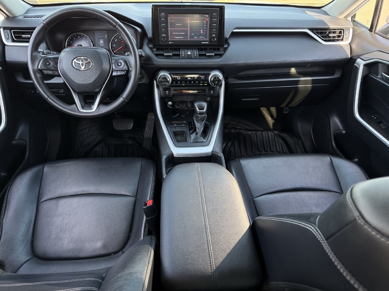 Used 2020 Toyota RAV4 XLE Premium FWD image 10