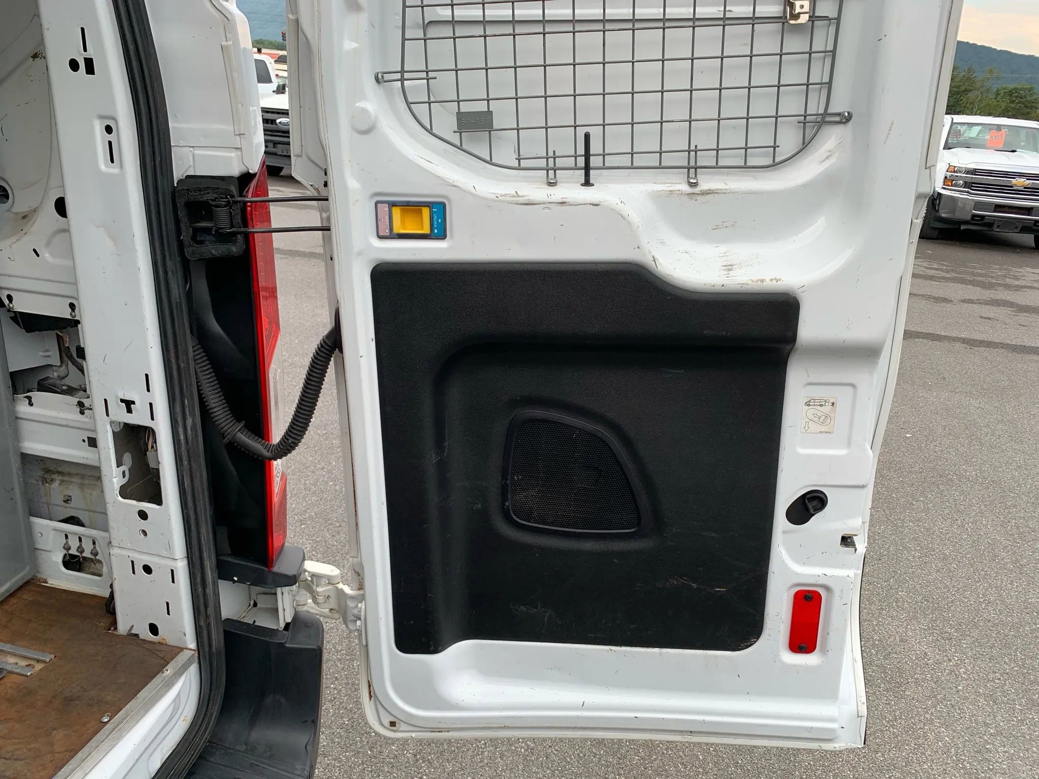 Used 2015 Ford Transit 250 130 Low Roof RWD image 31
