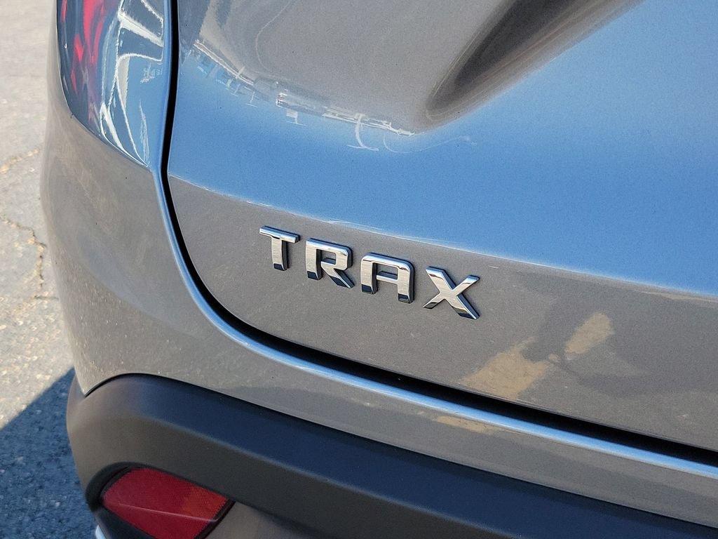 Used 2025 Chevrolet Trax LT FWD image 9
