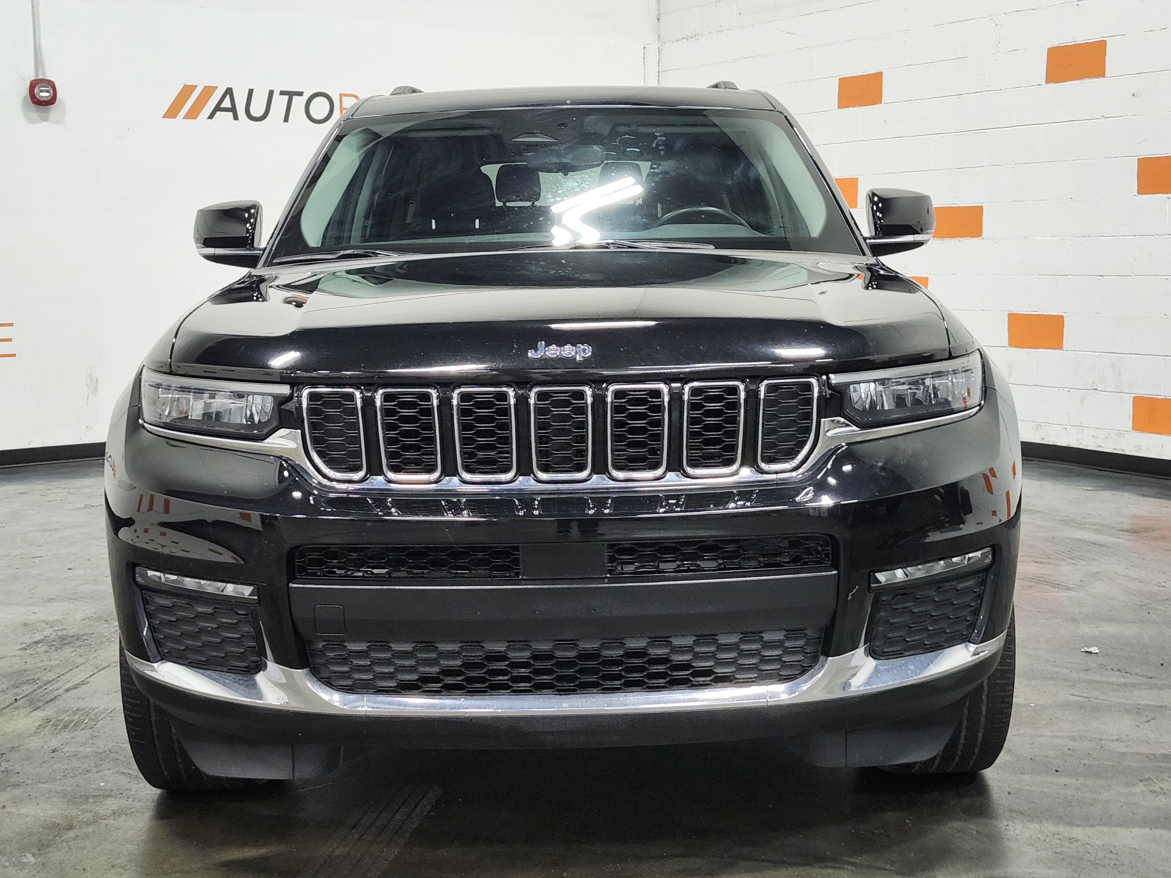 Used 2022 Jeep Grand Cherokee L Limited image 3