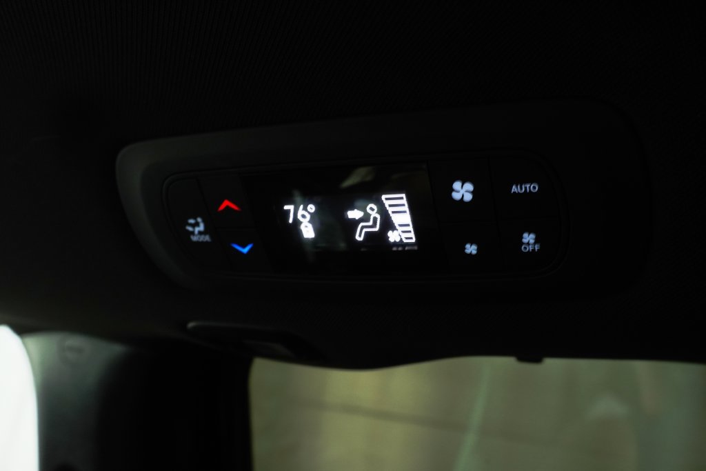 Used 2019 Chrysler Pacifica Touring-L FWD image 26