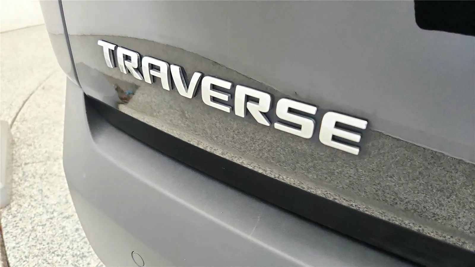 Used 2023 Chevrolet Traverse LT FWD image 18