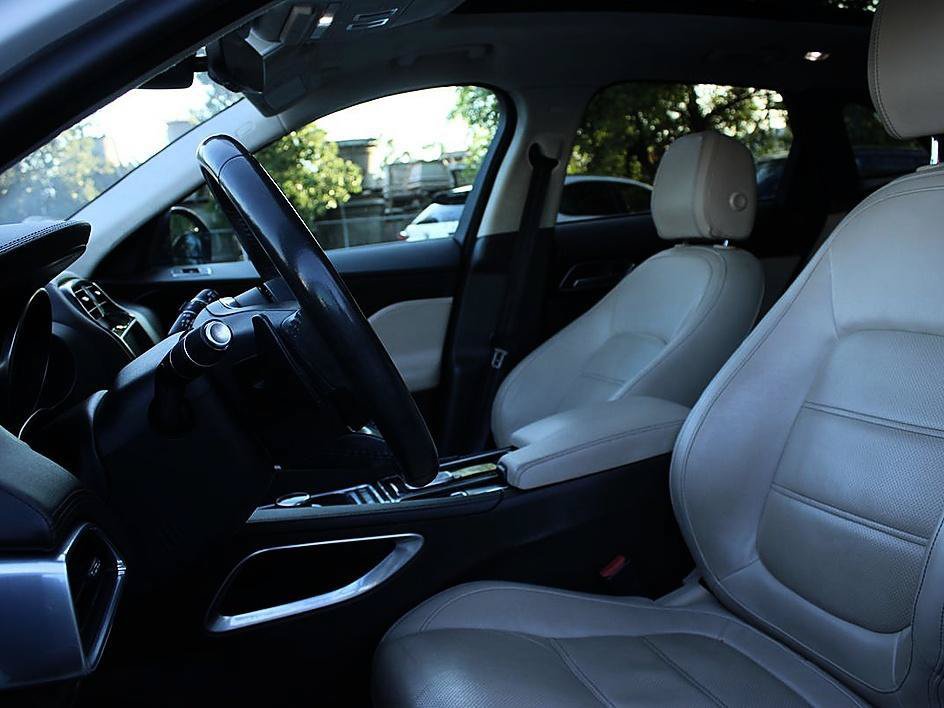 Used 2020 Jaguar F-PACE Prestige AWD/4WD image 11