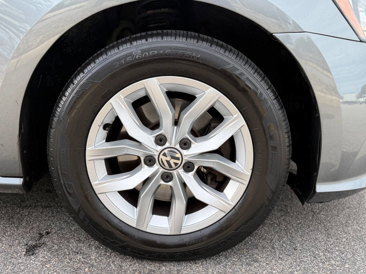 Used 2017 Volkswagen Passat 1.8T S image 13