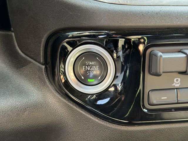 Used 2025 Chevrolet Silverado 1500 LT AWD/4WD image 16