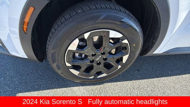 Used 2024 Kia Sorento S image 9