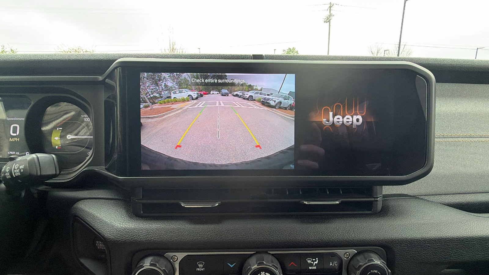 Used 2025 Jeep Wrangler Willys AWD/4WD image 33