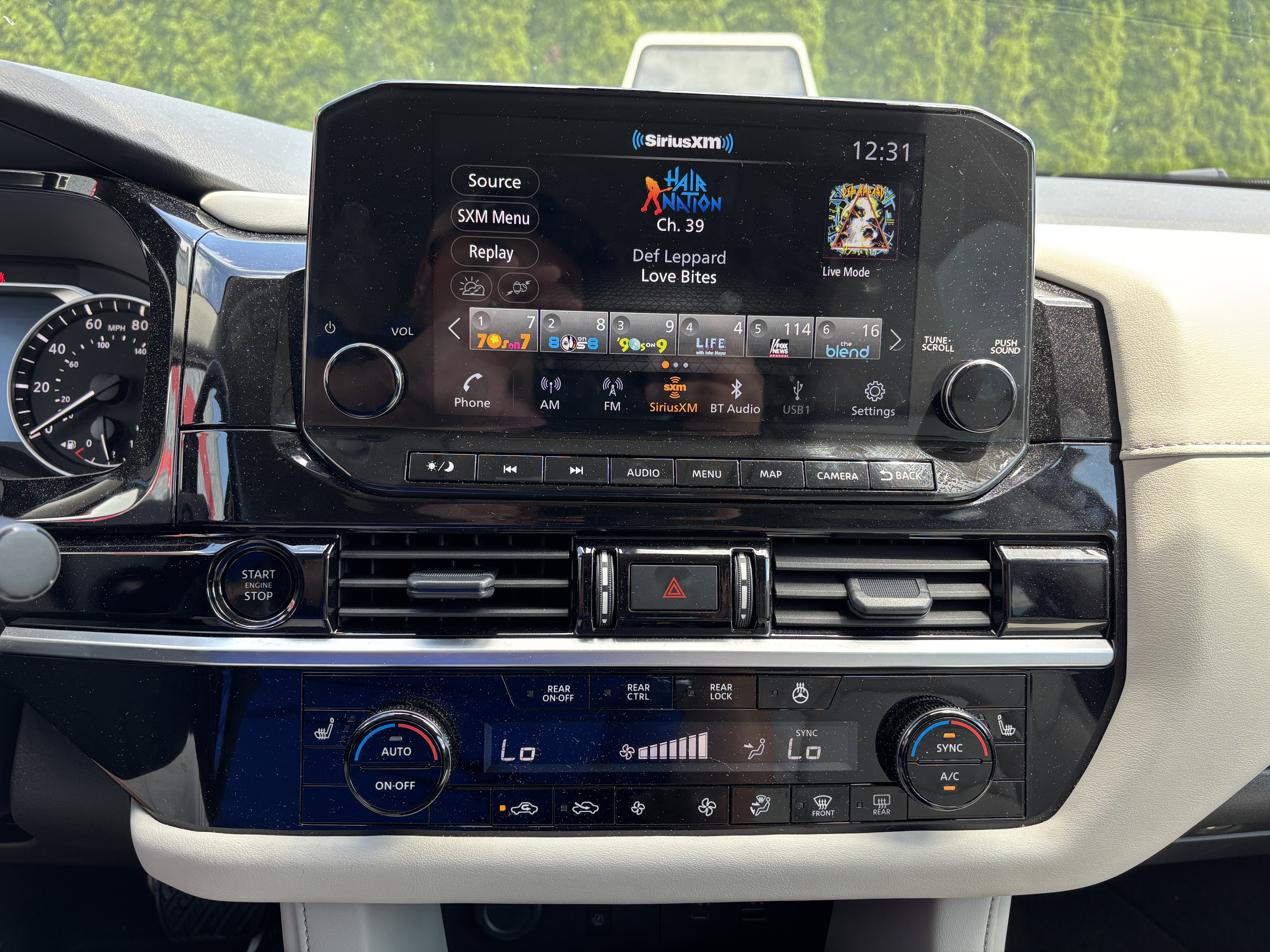 Used 2025 Nissan Pathfinder SL AWD/4WD image 26