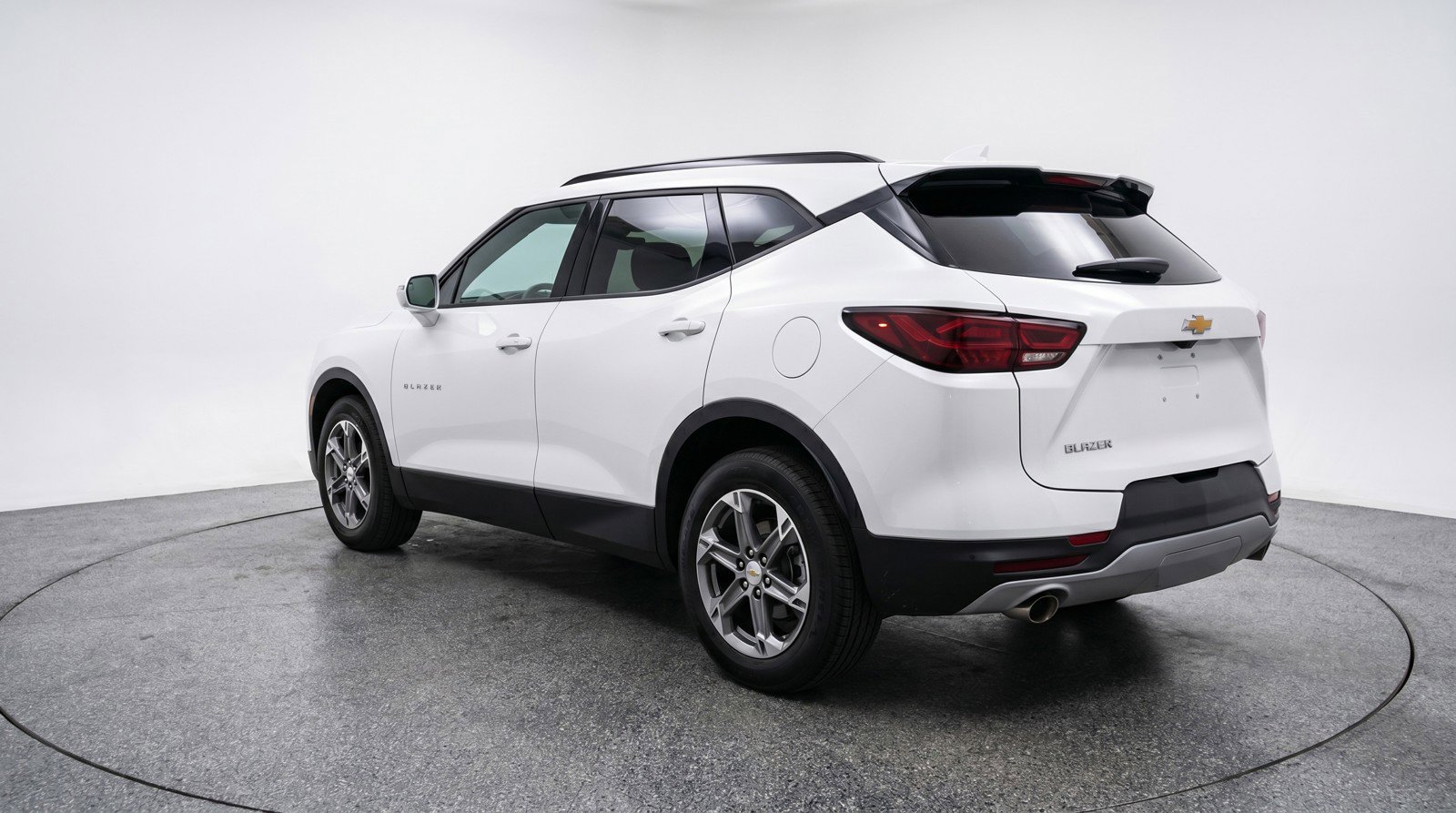 Used 2025 Chevrolet Blazer LT FWD image 6