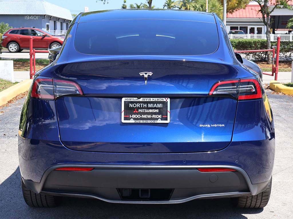 Used 2022 Tesla Model Y Long Range image 11