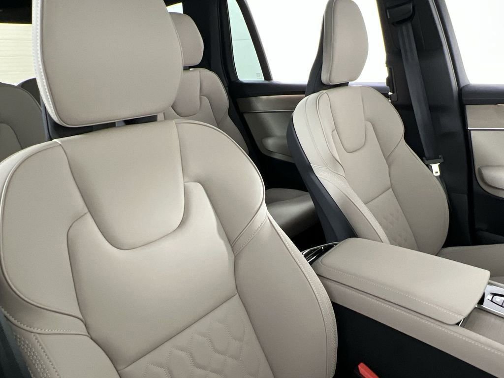 New 2026 Volvo XC90 B6 Plus w/ Protection Package image 25