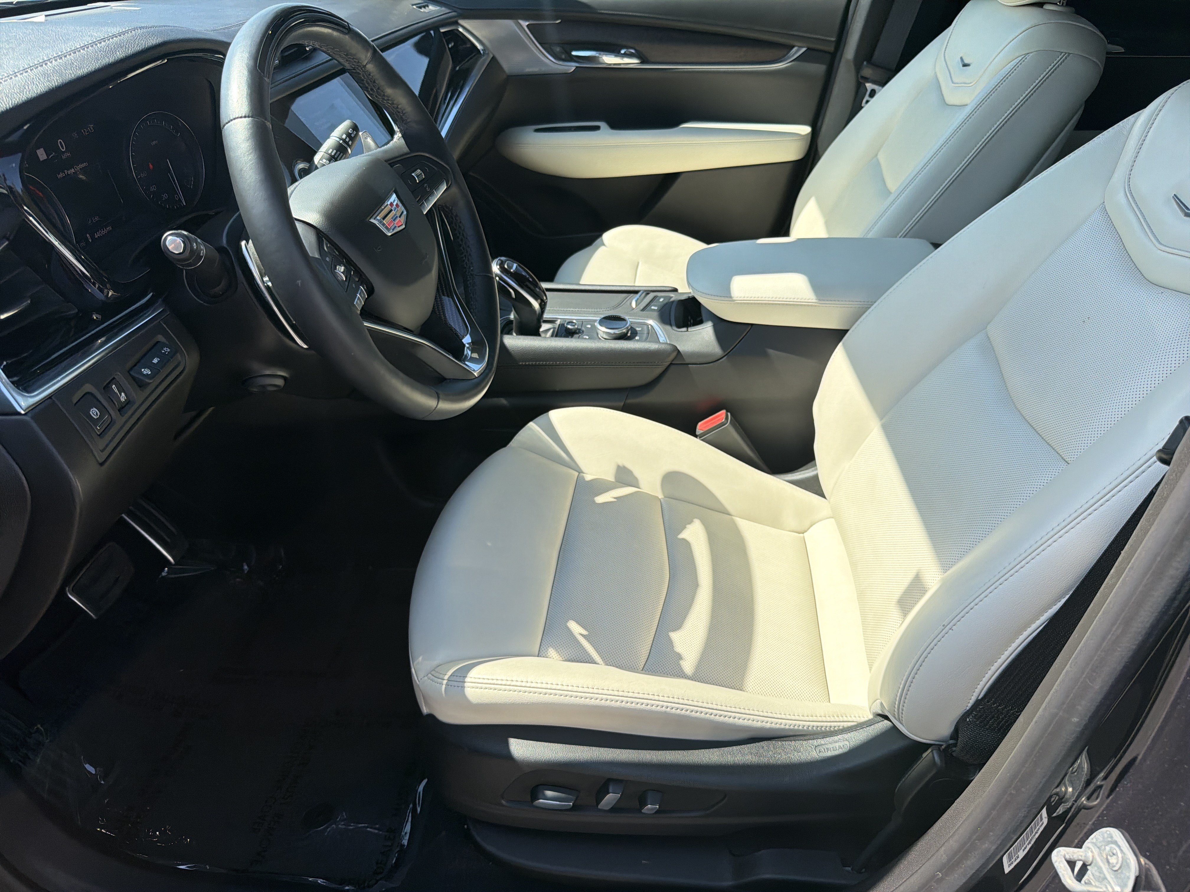 Used 2023 Cadillac XT6 Sport w/ Technology Package AWD/4WD image 10