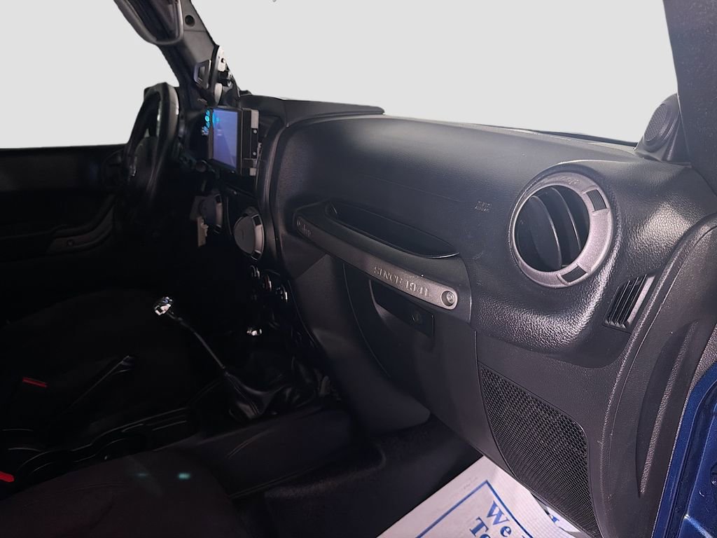 Used 2013 Jeep Wrangler Sport w/ Connectivity Group AWD/4WD image 27