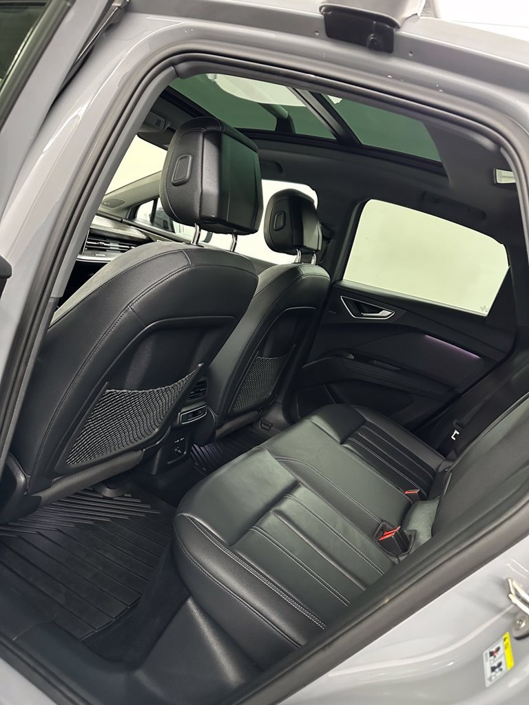 Used 2024 Audi Q4 e-tron Prestige AWD/4WD image 27