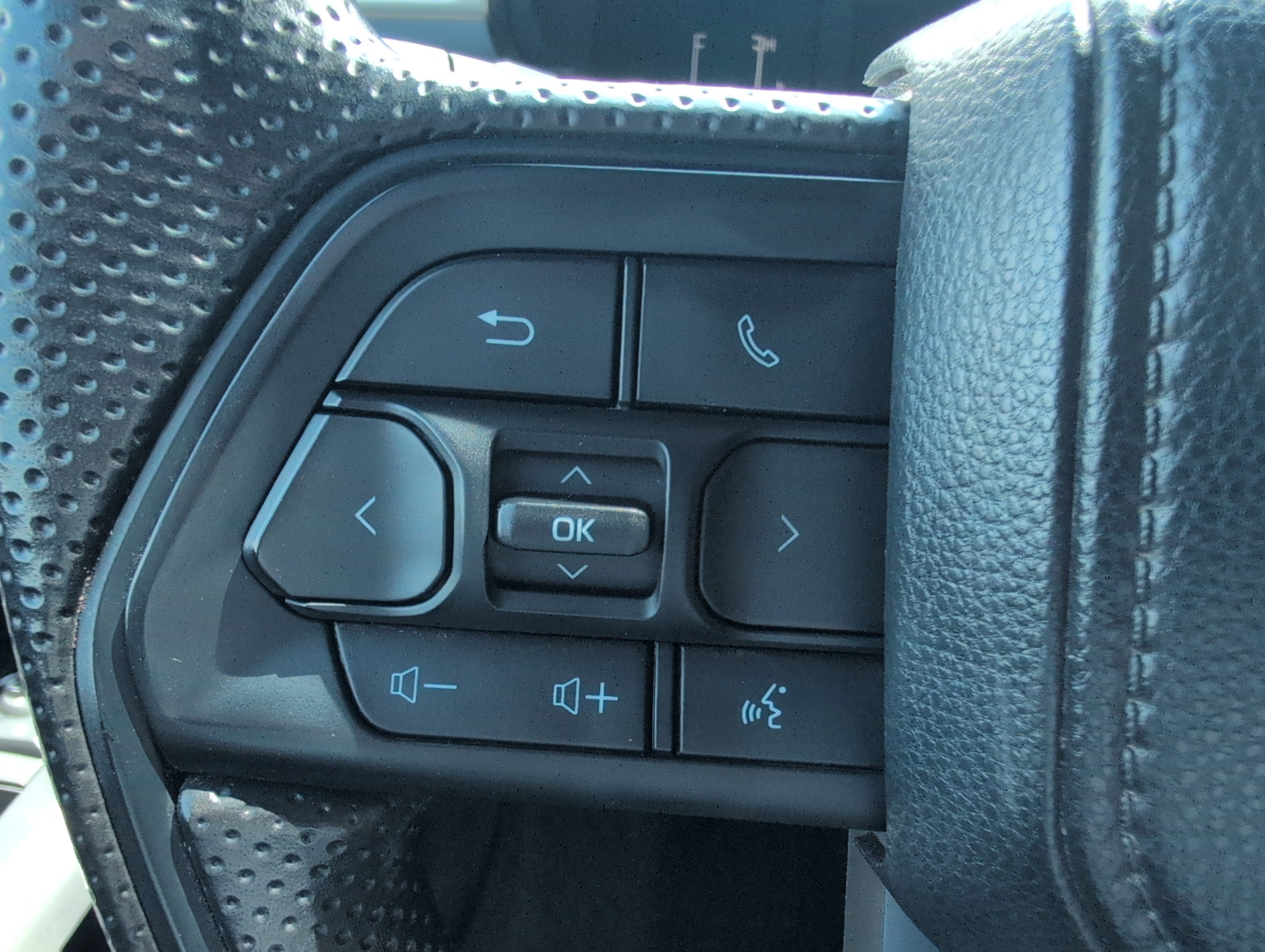 Used 2024 Toyota Tacoma SR5 AWD/4WD image 18
