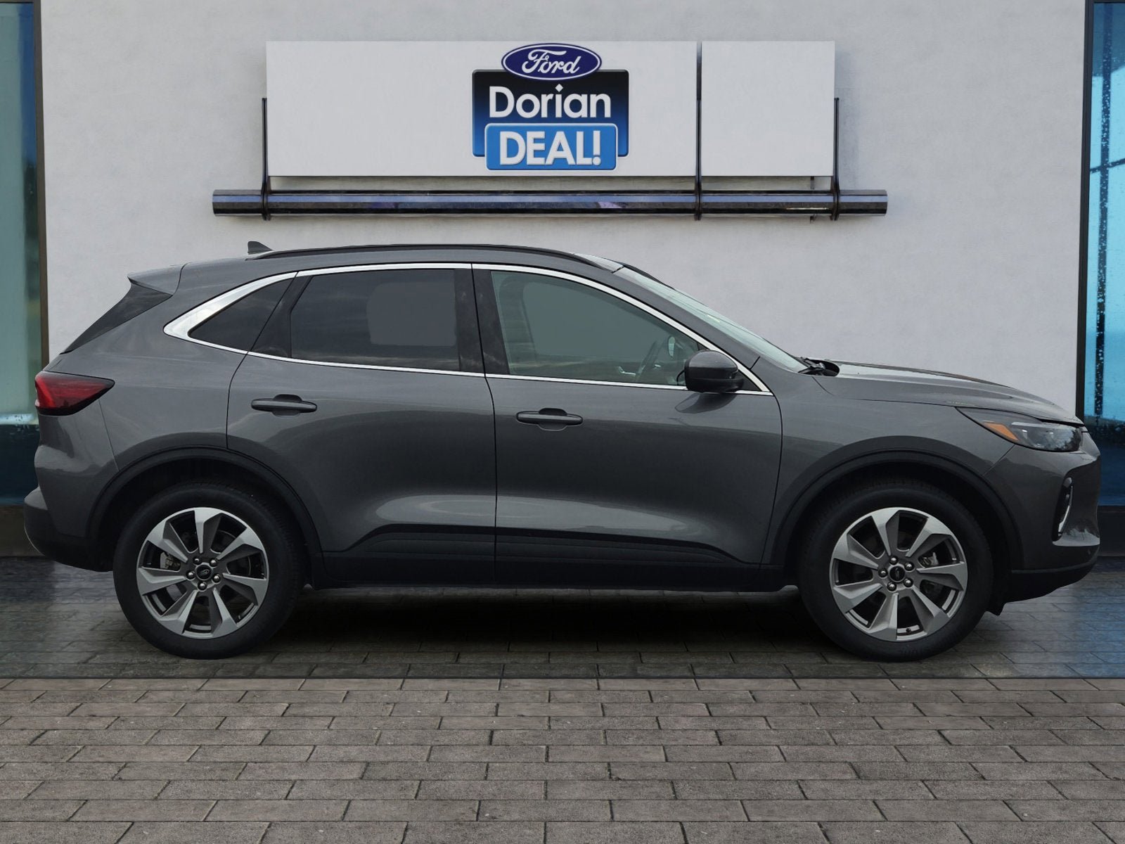 Used 2023 Ford Escape Platinum AWD/4WD image 2