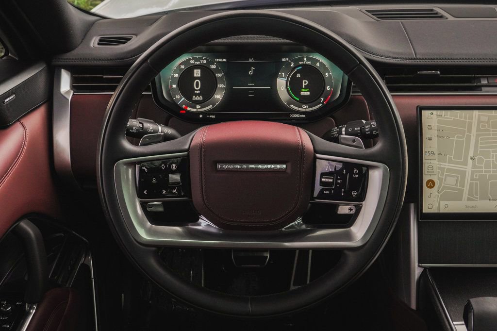 Used 2025 Land Rover Range Rover SE AWD/4WD image 16