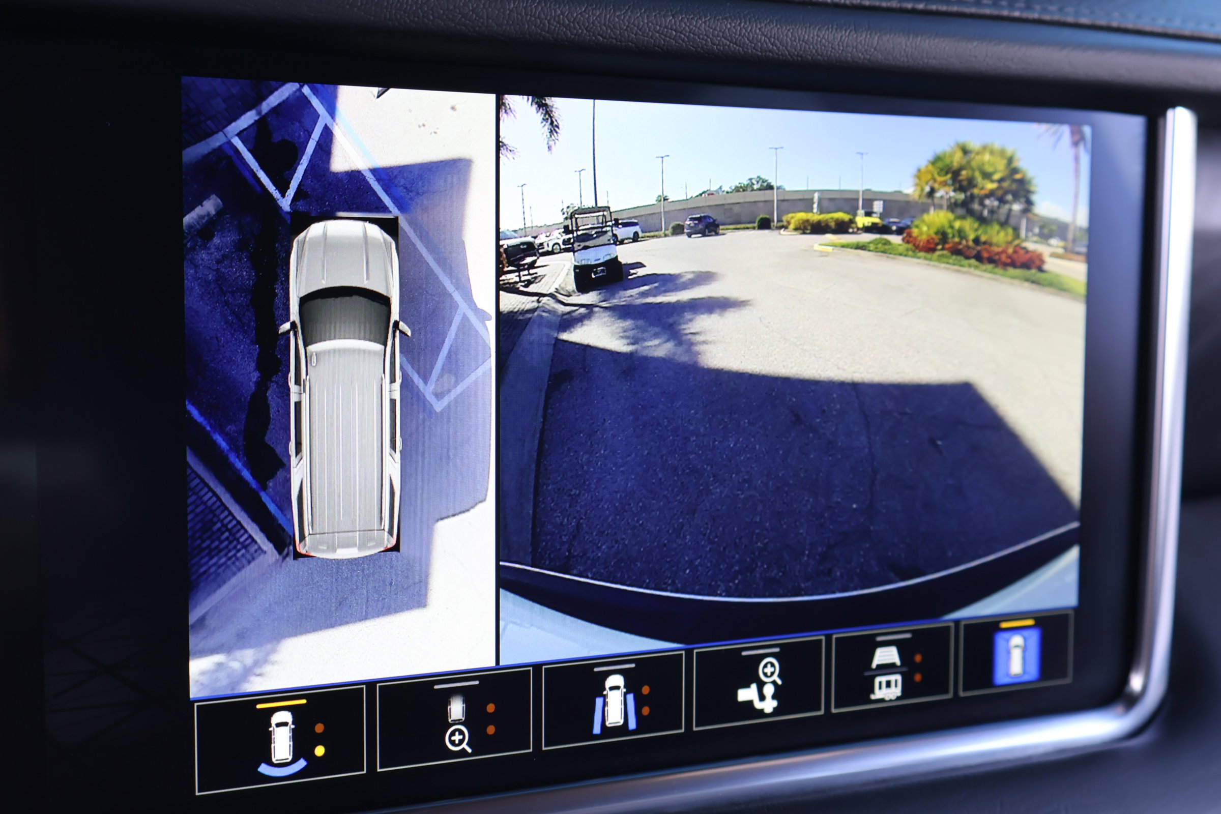 Used 2022 GMC Yukon XL Denali image 4