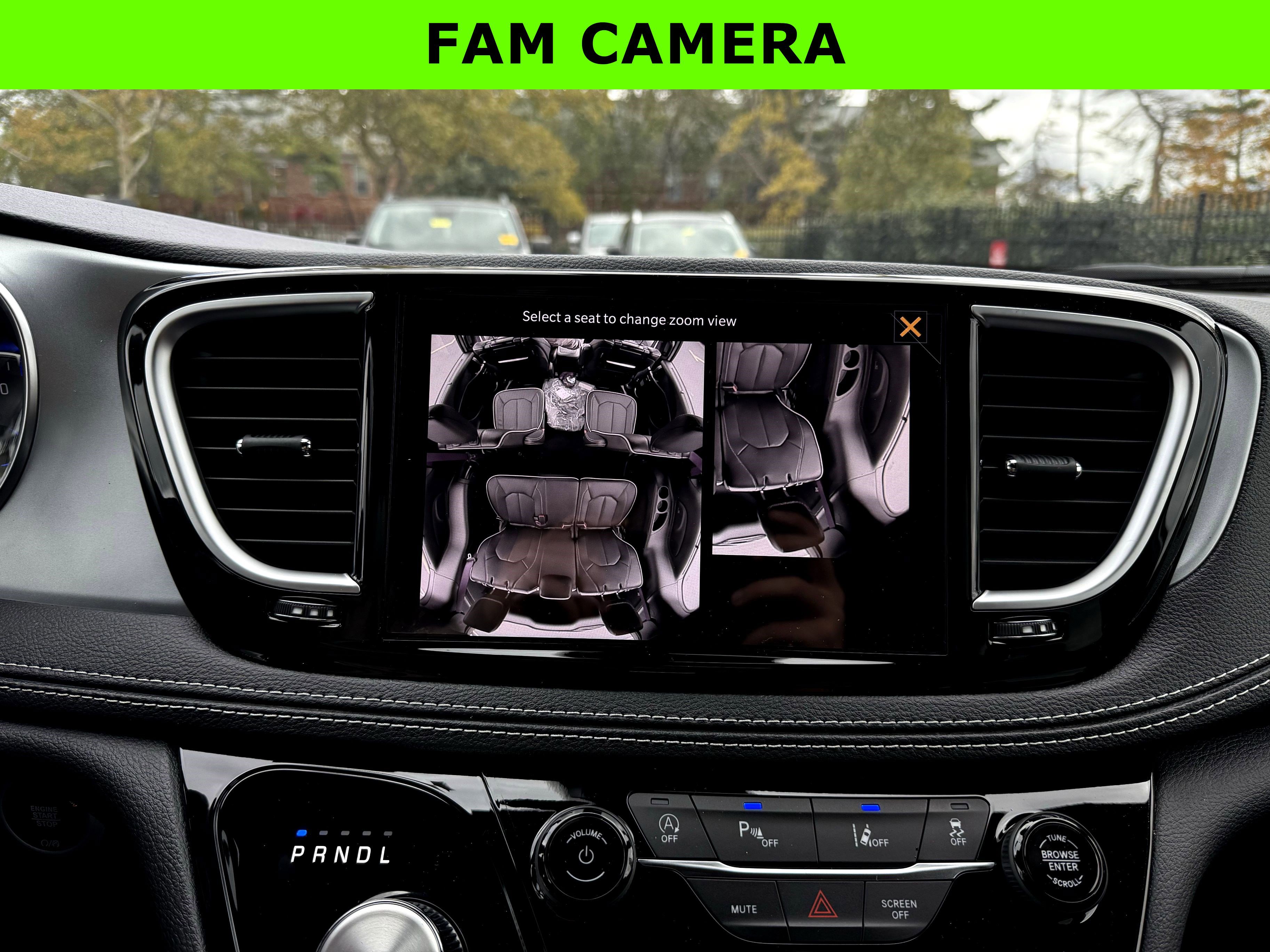 New 2026 Chrysler Pacifica Limited image 25