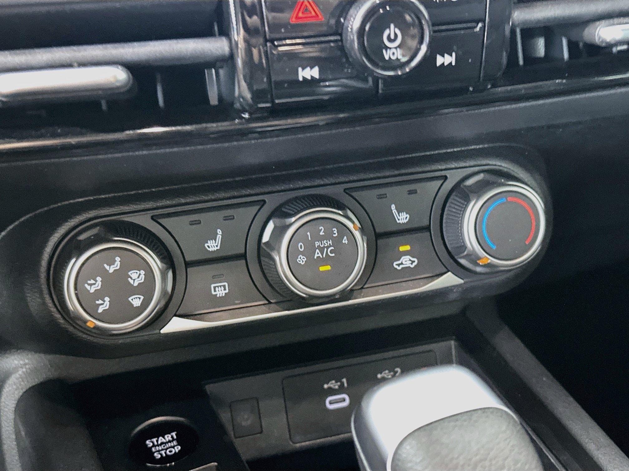 Used 2025 Nissan Kicks SV w/ SV Premium Package FWD image 23