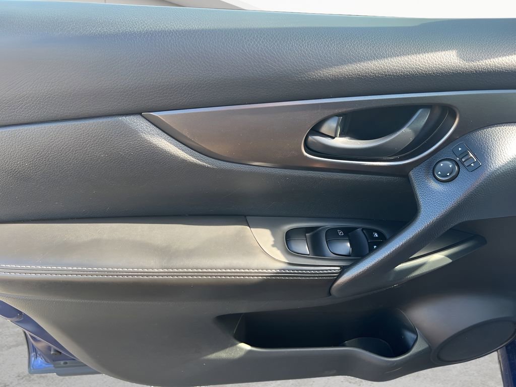Used 2021 Nissan Rogue Sport S image 19