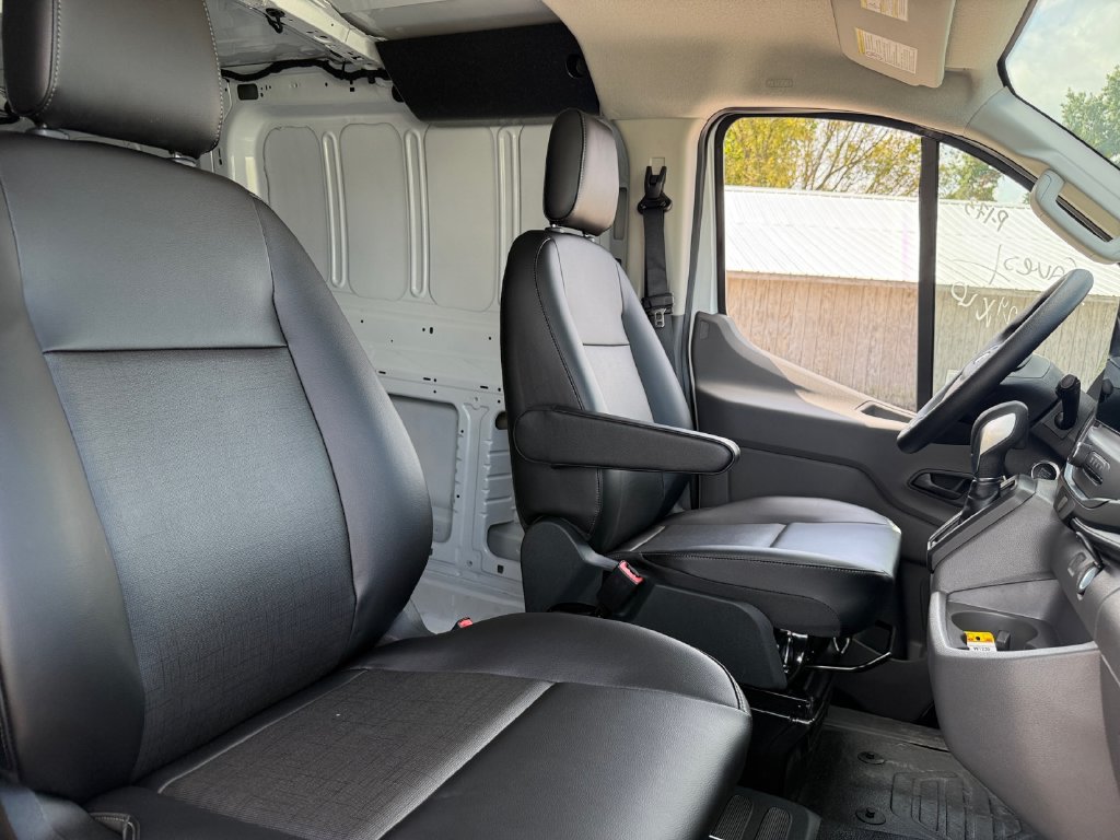 New 2026 Ford Transit 150 Low Roof RWD image 21
