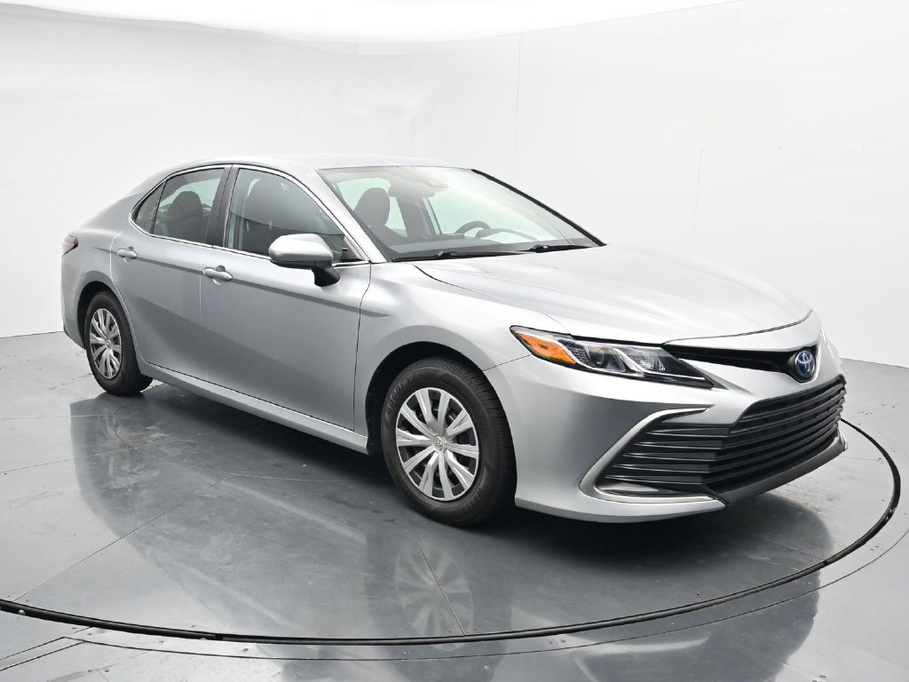 Used 2022 Toyota Camry LE FWD image 2