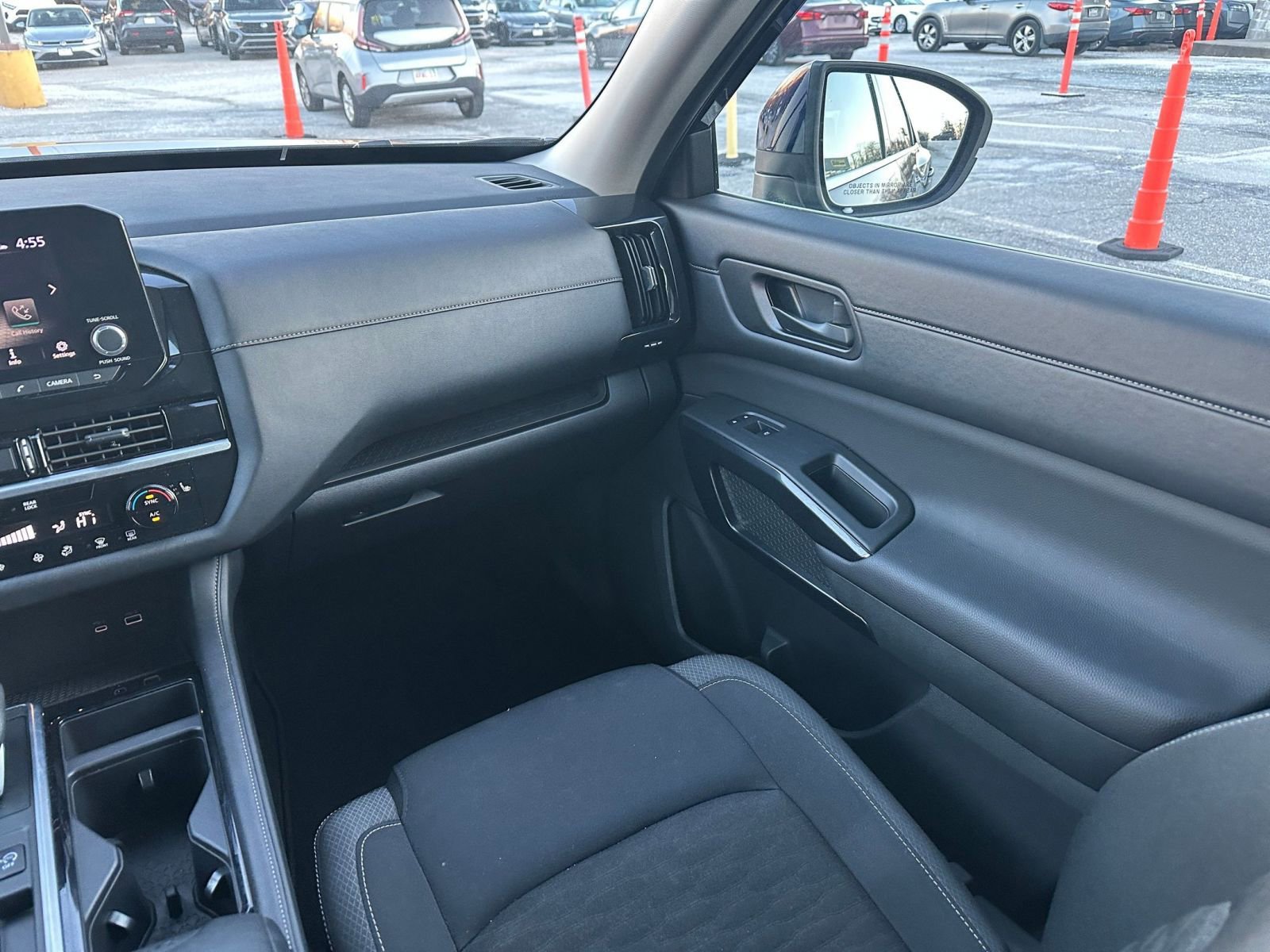 Used 2025 Nissan Pathfinder SV image 36