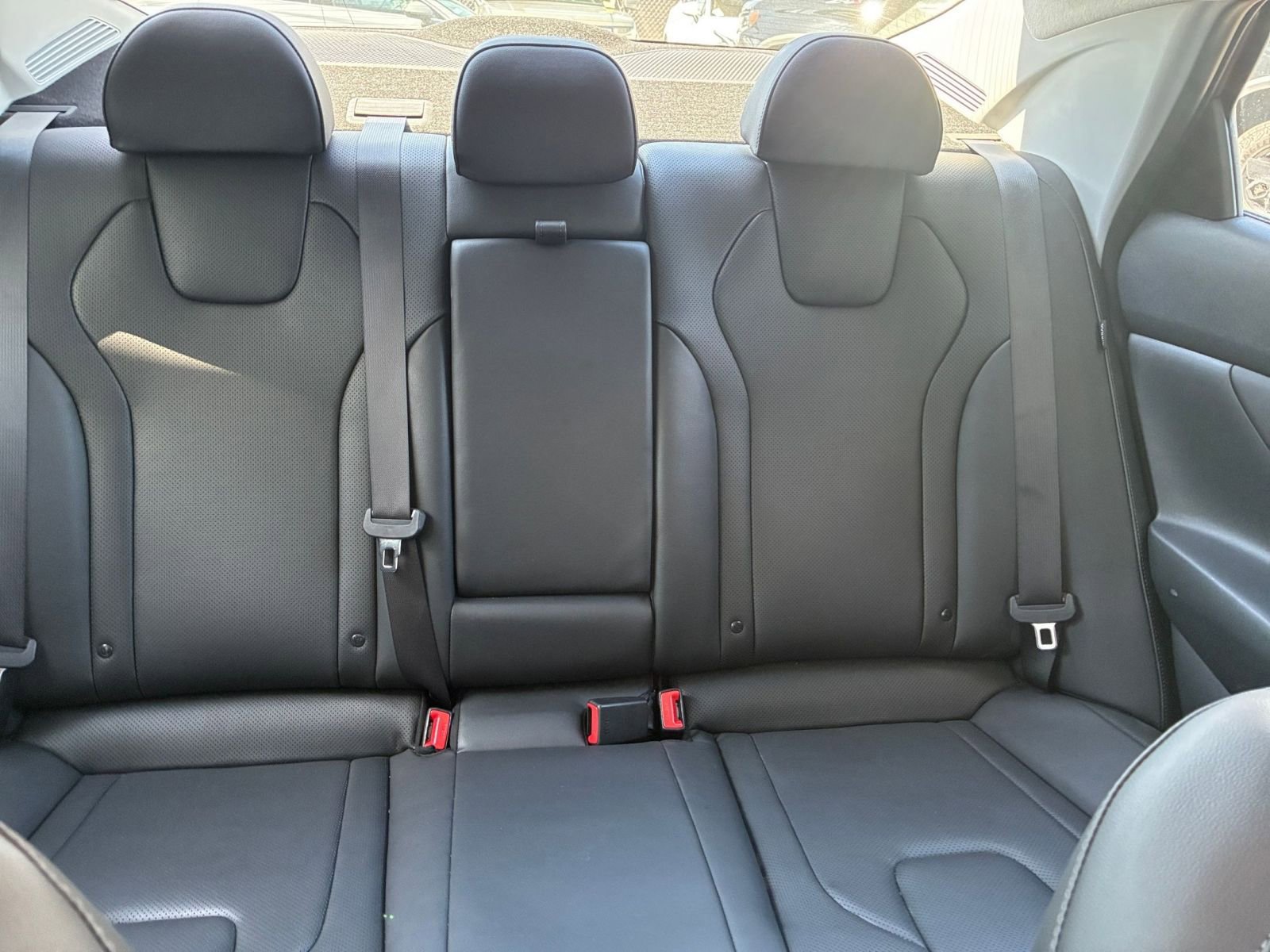 Used 2025 Hyundai Elantra Limited image 40