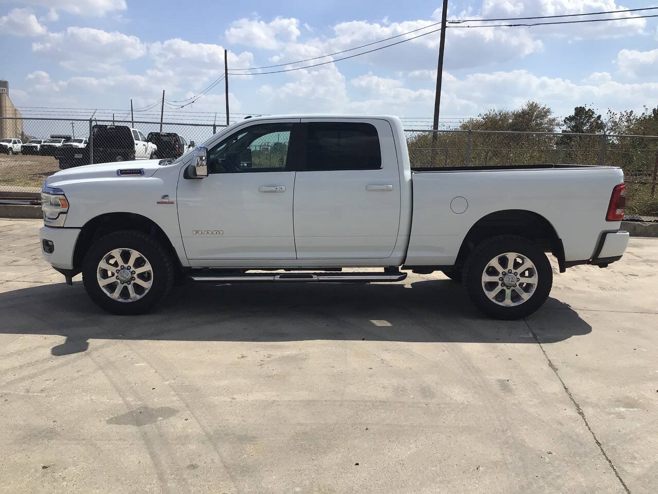 Used 2023 RAM 2500 Laramie AWD/4WD image 3