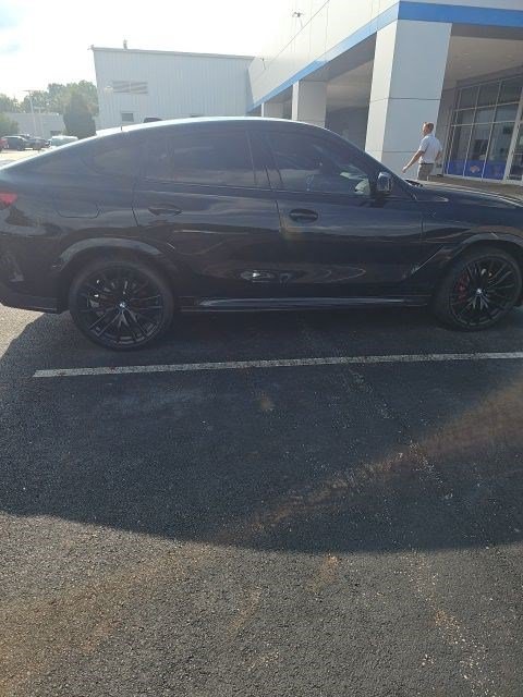 Used 2025 BMW X6 xDrive40i w/ Climate Comfort Package AWD/4WD image 3