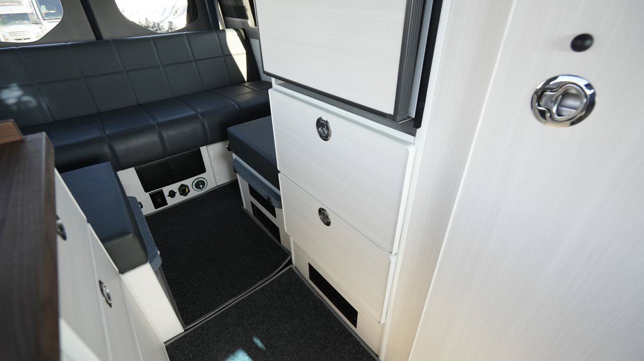 Used 2022 Mercedes-Benz Sprinter 2500 image 38