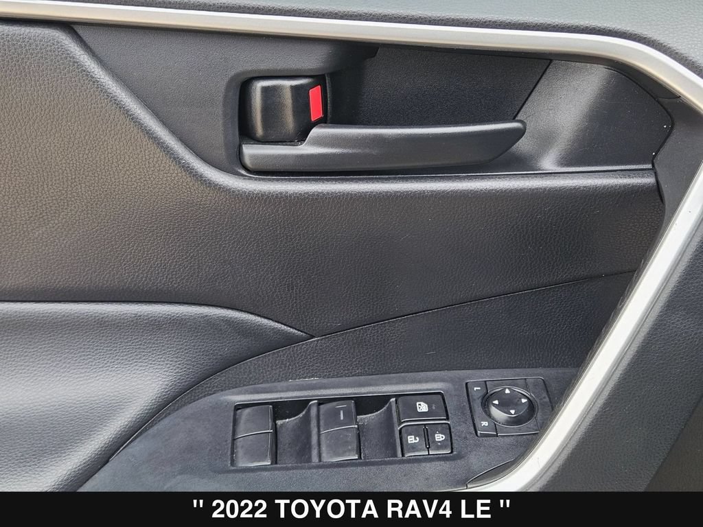 Used 2022 Toyota RAV4 LE FWD image 15