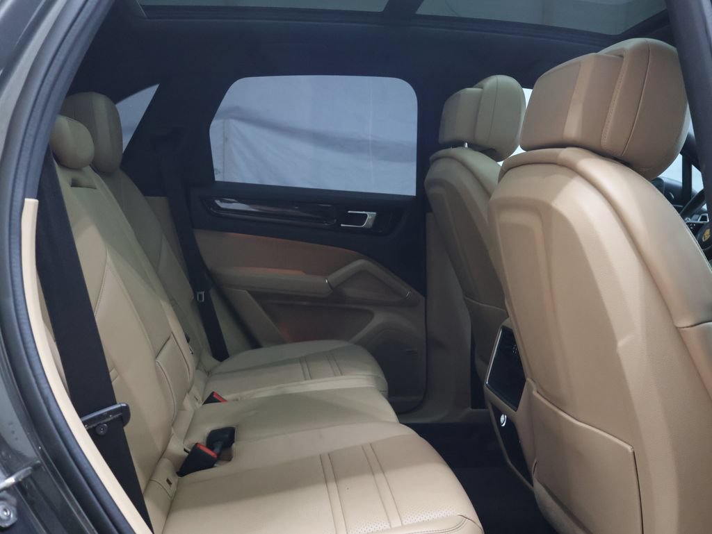Used 2020 Porsche Cayenne AWD/4WD image 12